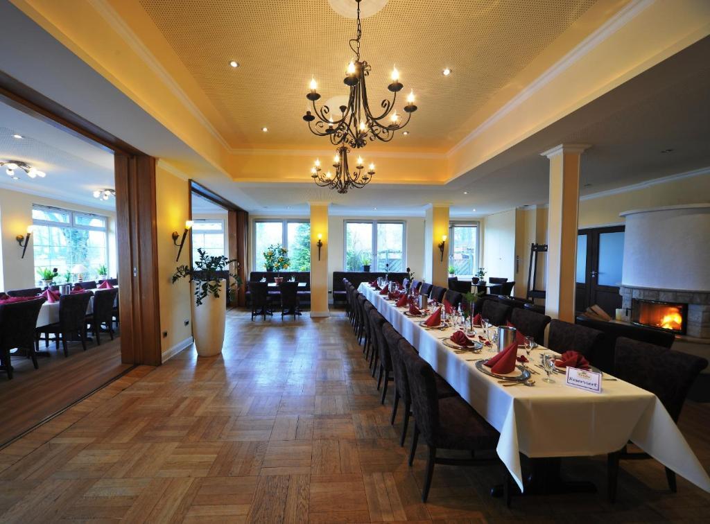 Akzent Hotel Cordes & Restaurant Am Rosengarten Sottorf Exterior photo